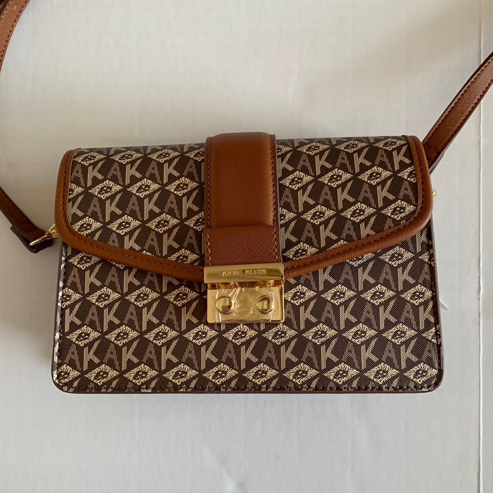ANNE KLEIN. Small flap cube logo crossbody.‎